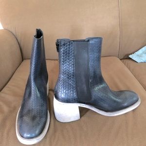 Free People Essential Chelsea boots in Black